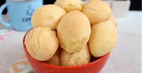 Aprenda a fazer pão de queijo perfeito com 3 ingredientes