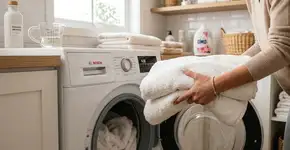 No Egito eles colocam vinagre branco na máquina de lavar para amaciar as toalhas e fazem o ciclo rápido para o tecido nunca desfiar