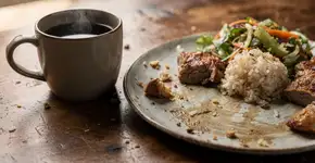 Demorei muito para entender por que o café forte não deve ser tomado logo após o almoço pesado