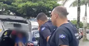 Jovem pula de carro em movimento após motorista de aplicativo mudar a rota