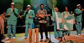 Pretinho da Serrinha e a Velha Guarda do Império fazem show na Lapa