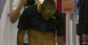 Neymar mostra entradas ao vivo e fãs vão ao delírio