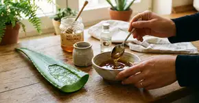 A receita caseira com babosa e mel que pode deixar o cabelo mais macio e brilhante depois dos 40