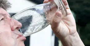 Bebida comum pode reduzir hipertensão e risco de derrame, segundo estudo