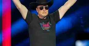 Mulher acusa Elon Musk de assédio sexual durante voo: ‘Pênis ereto’