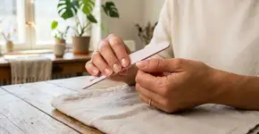 Demorei muito para entender por que a unha não deve ser lixada logo após sair do banho