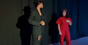 Chapeuzinho sai do vermelho em peça que ensina a importância da educação financeira para crianças e adolescentes