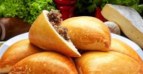 Esfiha de carne para comer de joelhos