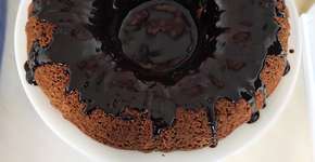 Bolo de chocolate vegano fofinho e sem glúten