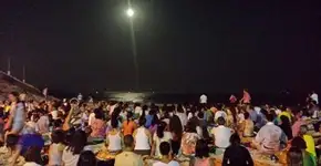 Meditação coletiva celebra a lua cheia