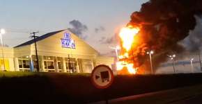 Fogo destrói estátua da Havan, e Luciano Hang diz que foi terrorismo