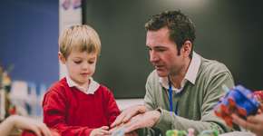 Você sabe o que é e o que faz um brinquedista?