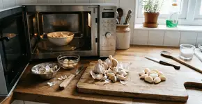 Coloquei um dente de alho no micro-ondas e o resultado me deixou chocada