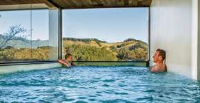 Hotel boutique em Campos do Jordao tem piscina de água isotônica