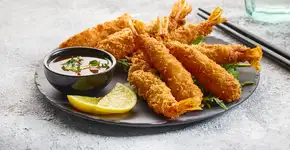 Camarão com crosta de coco e molho de manga: o prato perfeito para jantares especiais!