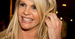 Foto de Monique Evans de topless deixa a internet daquele jeito