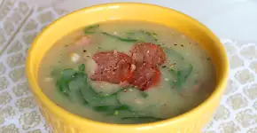 Receita de caldo verde fácil para as noites frias