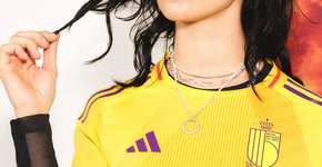 Por que a seleção masculina da Bélgica entrou em campo a camisa da equipe feminina?