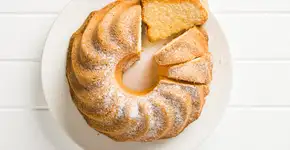 Bolo de iogurte natural no liquidificador