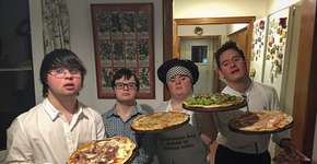 Desempregados, quatro amigos com síndrome de Down abrem pizzaria