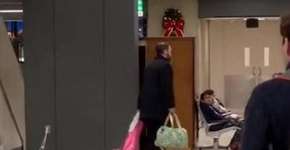 Homem arrasta criança em aeroporto e vídeo polêmico viraliza