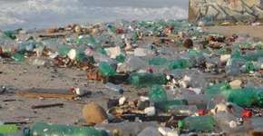 Imagens de ‘onda de lixo’ em praia do Rio corre o mundo