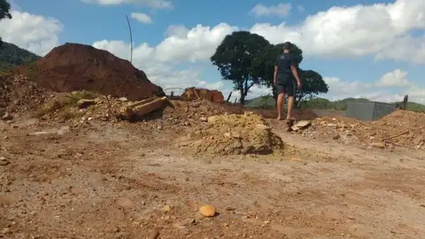 Depois: foto tirada da porta da casa de Mauro em Bento Rodrigues