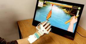 Luva ajuda paciente com AVC a recuperar movimentos