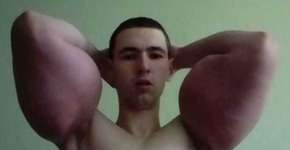 Popeye humano muda mais uma vez o visual