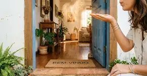 O pequeno ritual com canela que voltou a viralizar entre pessoas que querem “virar o mês” melhor