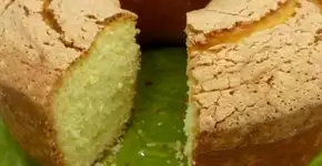 Bolo de água sem gordura nenhuma com apenas 4 ingredientes