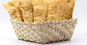 Aprenda a fazer o pastel de feira ideal em casa