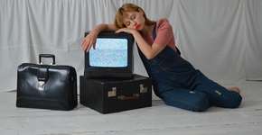 Dormir vendo TV faz bem ou mal? Resposta dos especialistas pode surpreender