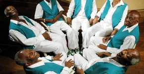 Velha Guarda do Camisa Verde e Branco faz roda em tributo a Nelson Primo