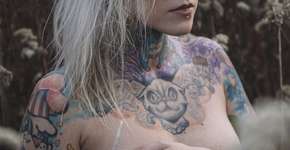 Tatuados posam sem roupa para calendário em defesa dos animais; veja as fotos