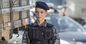 Soldada é comparada a Paolla Oliveira em ‘A Força do Querer’