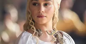 Emilia Clarke fala sobre cenas de nudez e sexo em Game of Thrones
