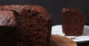 Faça um bolo de chocolate sem usar farinha de trigo em 5 passos