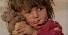 Fake News: fotos de menina com boneca mostra uma mentira