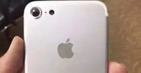 Vaza imagem da traseira do iPhone 7 mostrando nova câmera