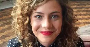 Leandra Leal faz rara aparição com a filha vestida de unicórnio