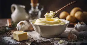 Esse ingrediente deixa o purê de batata mais cremoso que manteiga e ninguém desconfia