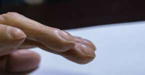 Câncer agressivo apresenta sintoma nas unhas; saiba identificar