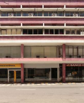 Localizado na Av. Estados unidos, 258, Comércio, o edifício Cidade de Aracajú, tem o seu projeto feito pelos arquitetos Emanuel Berbert e José Álvaro Peixoto. Foto: reprodução/@prediosdesalvador