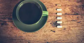 Café pode interagir com algumas medicações; saiba com quais