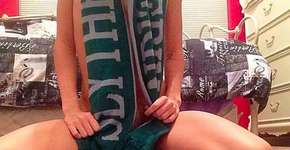 Garota ‘se põe à venda’ na internet para conhecer parque temático do Harry Potter