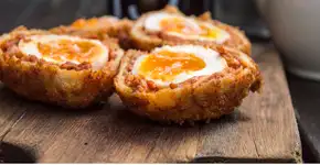 Aprenda a fazer o clássico bolovo dos bares na sua própria casa