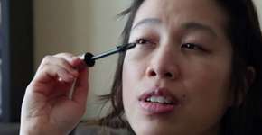 Chef cega ensina como se maquiar em vídeo