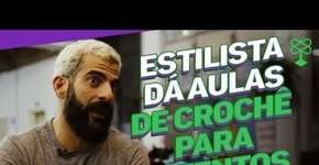 O estilista que ensina de crochê em penitenciária masculina