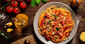 Macarrão de panela de pressão: seu almoço mais fácil!